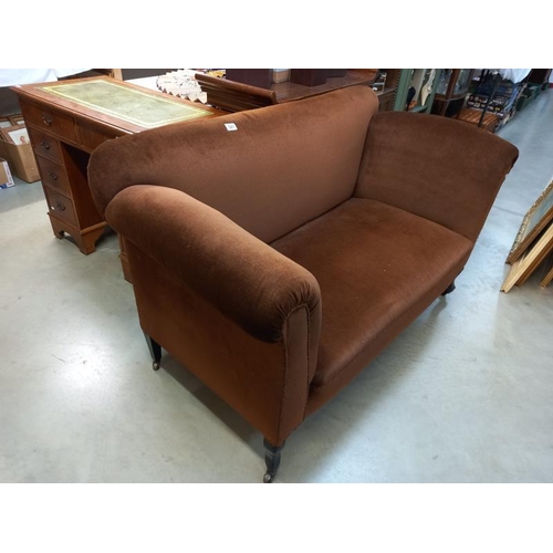 587 - An Edwardian brown fabric covered drop end settee. 148cm wide.