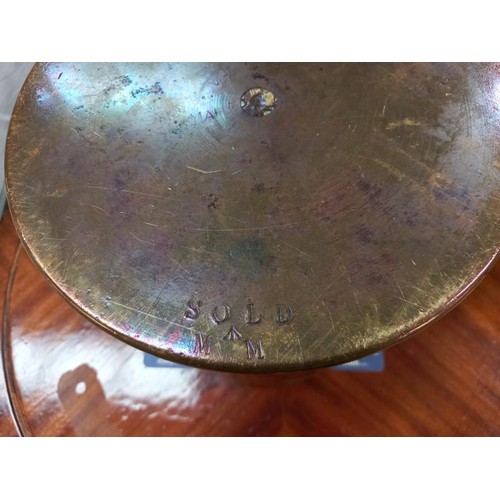 461 - A large 1918 WW1 brass shell case. Rim Diameter 22cm x Height 23cm. Collect Only.