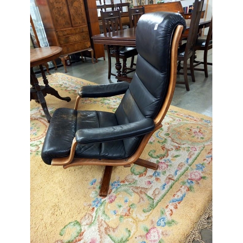 1576 - A retro Swedish model Gute-mobler Nassjo teak framed leather swivel chair.