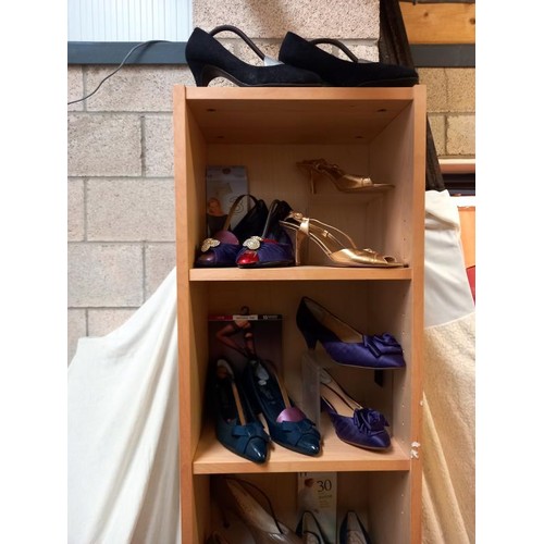 604 - A quantity of ladies shoes (13 in total) , including Clarks, sizes 5, 5.5, 6, 6.5 and 8 plus selecti... 