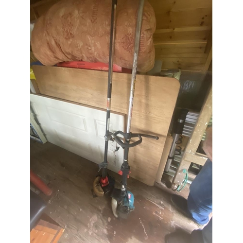 112 - A Makita brush cutter, working but requires pull starter cord renewing. Collect Only.