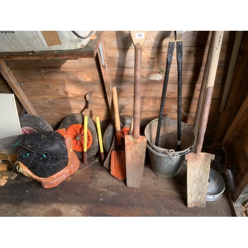 151 - Digging and garden tools. Collect Only.