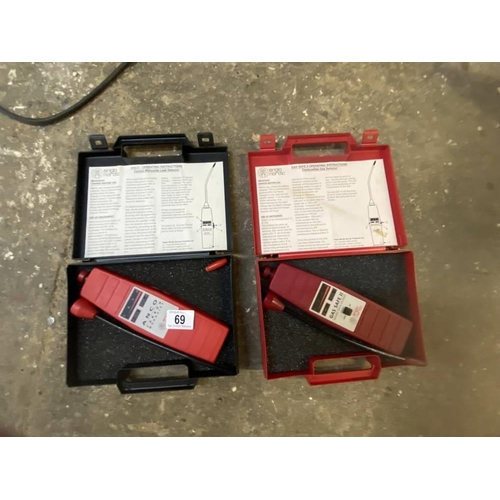 69 - A pair of gas leak test detectors. Collect Only.