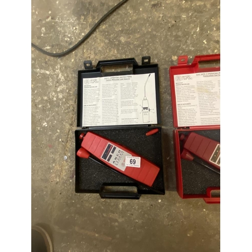 69 - A pair of gas leak test detectors. Collect Only.