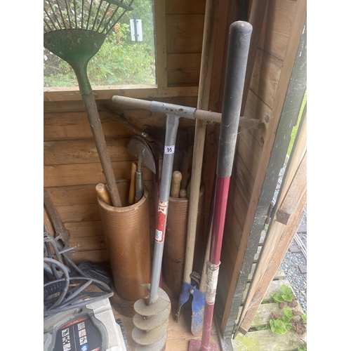 95 - A large selection of digging and garden tools. Collect Only.