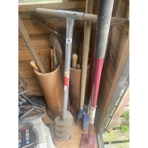 95 - A large selection of digging and garden tools. Collect Only.