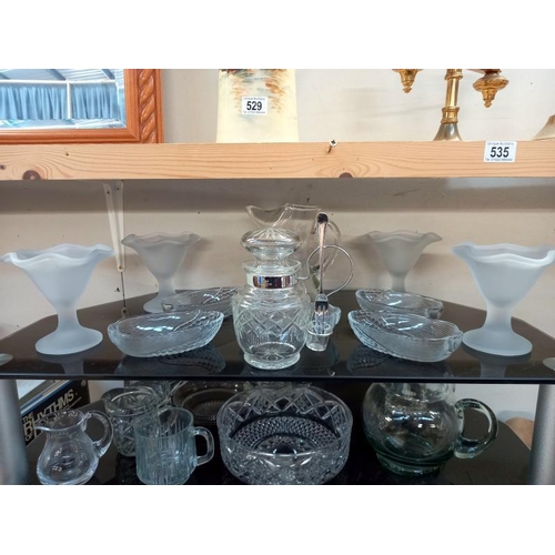 530 - A large quantity of glassware including Dishes.
Collect Only.