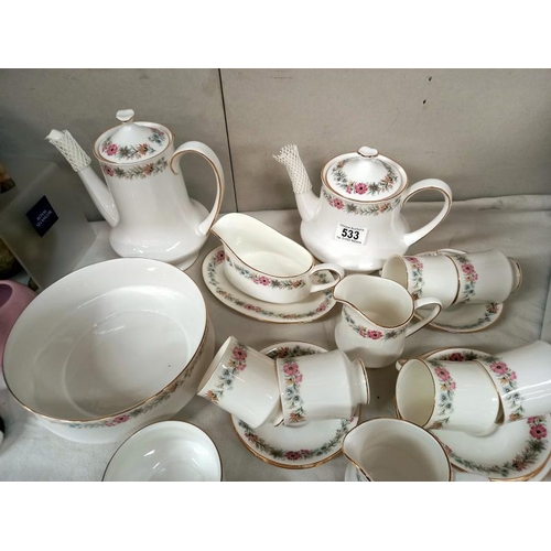 533 - A Paragon Belinda tea set.