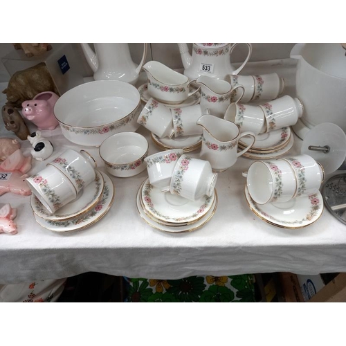 533 - A Paragon Belinda tea set.