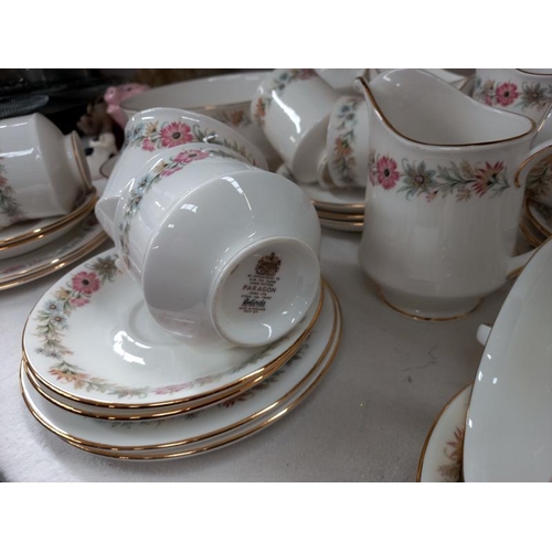 533 - A Paragon Belinda tea set.