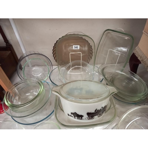 540 - A quantity of Pyrex and glass cooking bowls.
Collect Only.