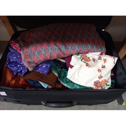 558 - A suitcase and box of vintage linen including 1970's green floral pattern.