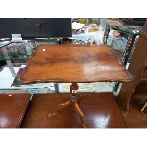 581 - A vintage mahogany tea table with tripod base. Collect Only.