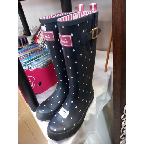 616 - A pair of good quality polkadot Joules boots/wellies, UK size 6.