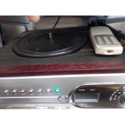 620 - A Steepletone turntable CD radio system with remote. Fully woking.