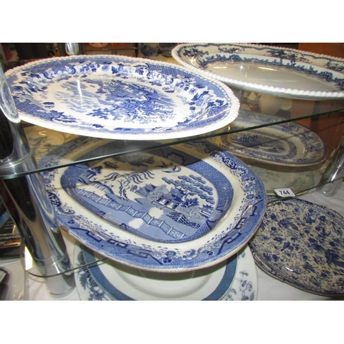 744 - A good lot of blue and white meat platters. COLLECT ONLY.