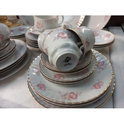 688 - A 40 piece Regal dinner set, Collect only