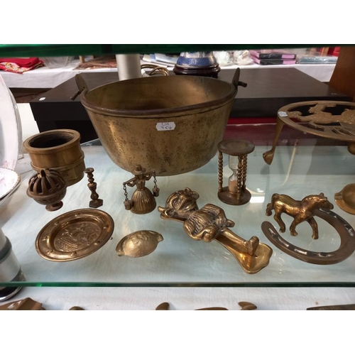 690 - A good lot of brassware etc.