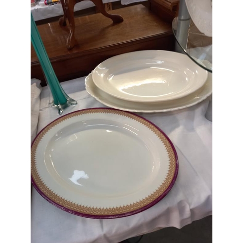 694 - A good selection of 19th/20th century meat platters, Collect only