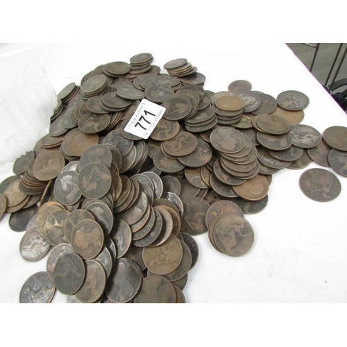 771 - A large quantity of old copper pennies.