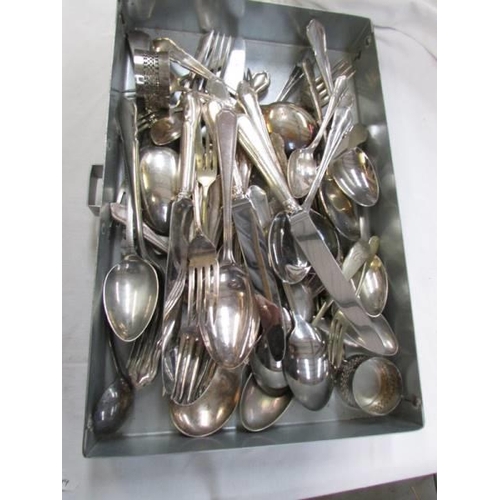 778 - A mixed lot of cutlery.