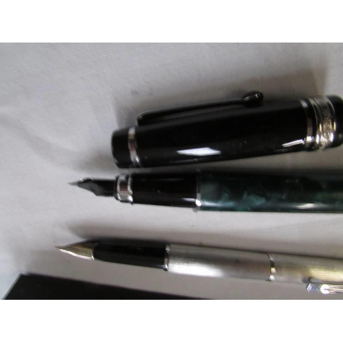 779 - A quantity of pens including fountain pens.,