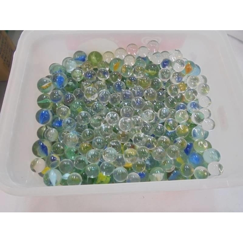 788 - A quantity of glass marbles.