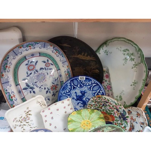 623 - A good selection of Victorian/ Edwardian meat platters, other plates and a large painted round tray.