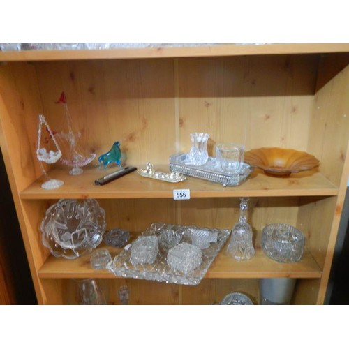 556 - Five shelves of assorted glass ware.