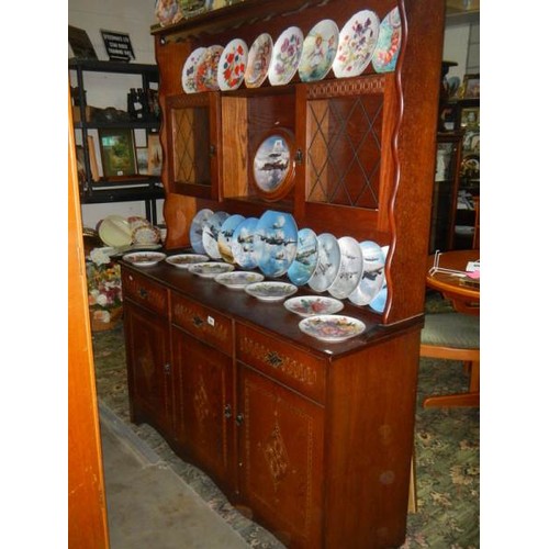 580 - A good quality oak dresser with two glazed doors.