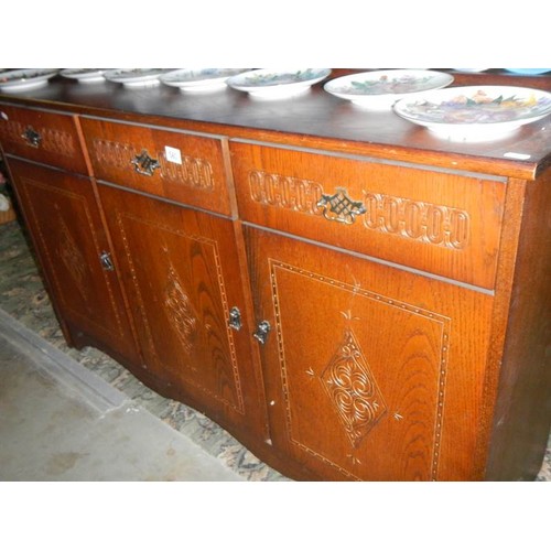 580 - A good quality oak dresser with two glazed doors.