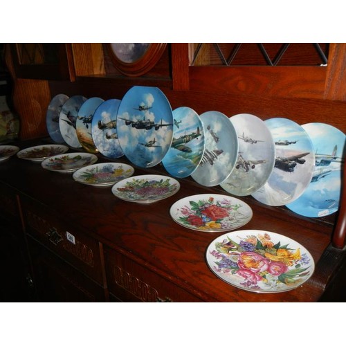 581 - Approximately 31 assorted collector's plates.