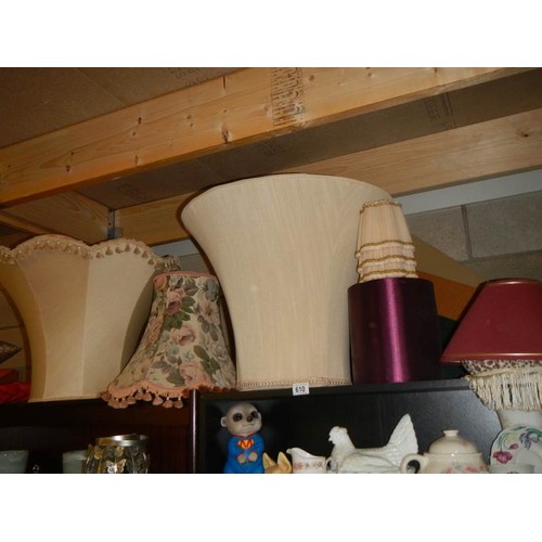 610 - A mixed lot of lamp shades.