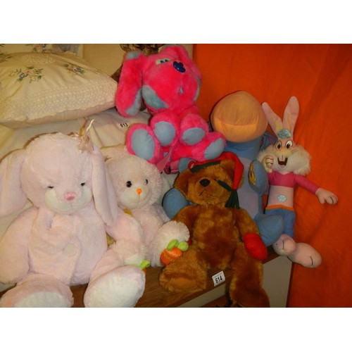 614 - A good lot of soft toys etc.,