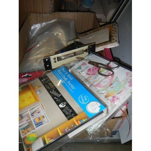 628 - A mixed lot of stationery/office items.