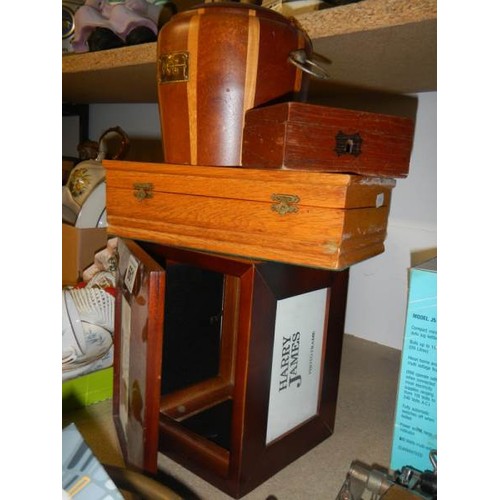 661 - Three wooden boxes and a wooden biscuit barrel.