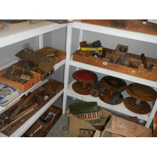 327 - 6 trays of railway parts and box of railway sheds etc. A/F.