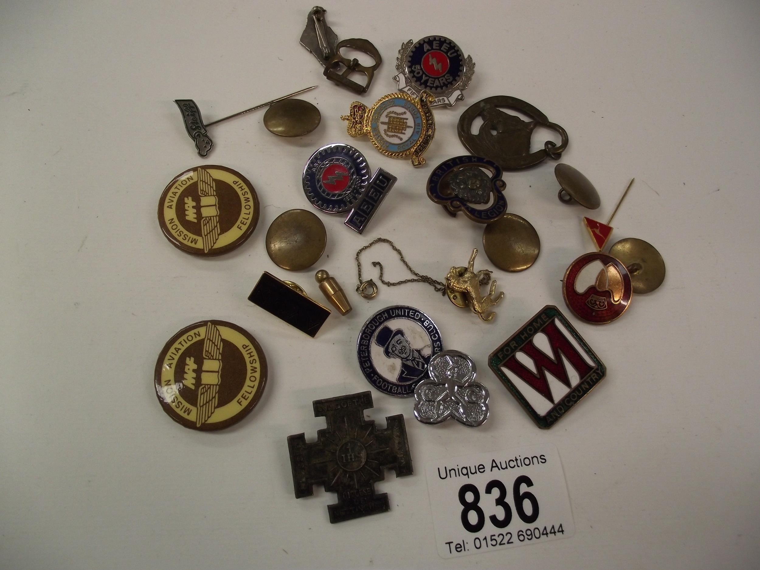 A mixed lot of badges etc