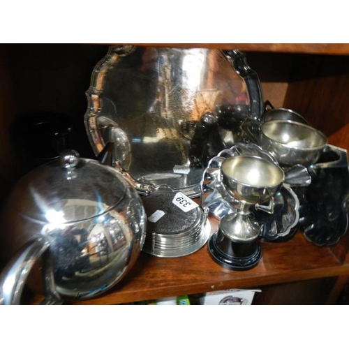 339 - A shelf of assorted plated ware.