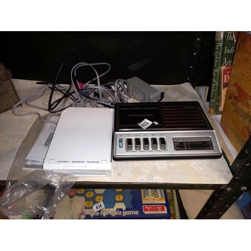 433 - A Wii games unit & an N2220 cassette recorder