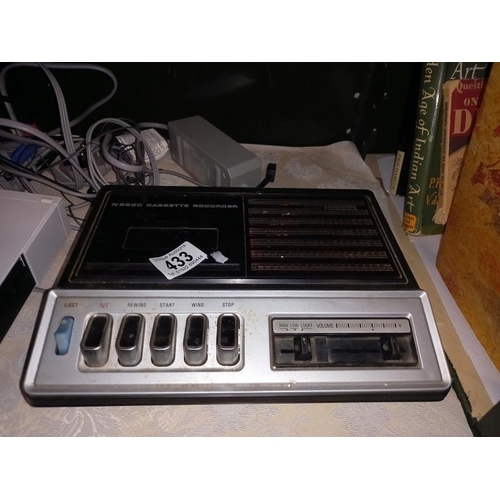 433 - A Wii games unit & an N2220 cassette recorder