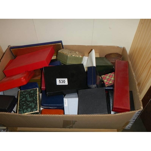 530 - A box of assorted jewellery boxes.