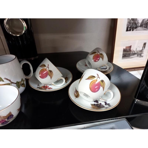 581 - A piece Royal Worcester Evesham tea set