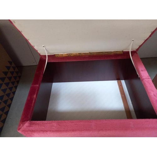 608 - A pink Draylon bedroom storage box/stool