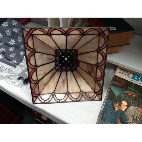 621 - A Tiffany style lampshade