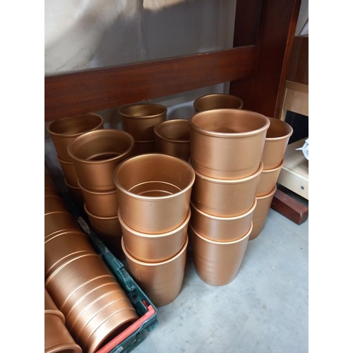 642 - A good quantity of gold coloured pottery pot plants