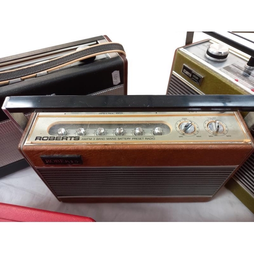 646 - 7 vintage Roberts radios