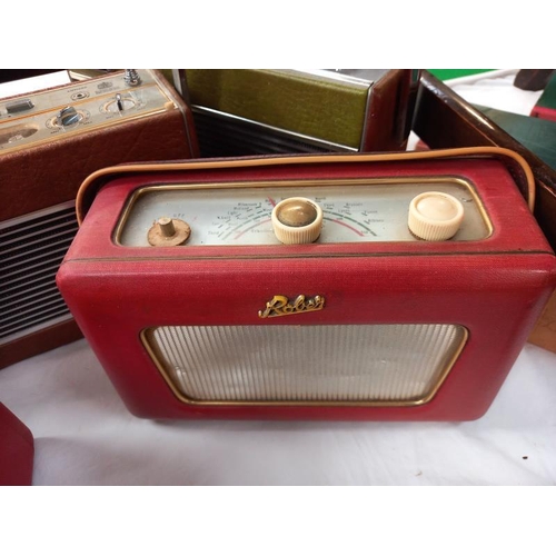 646 - 7 vintage Roberts radios