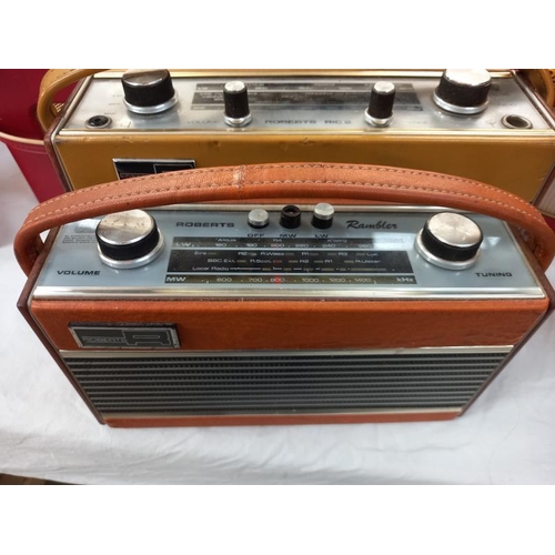 646 - 7 vintage Roberts radios