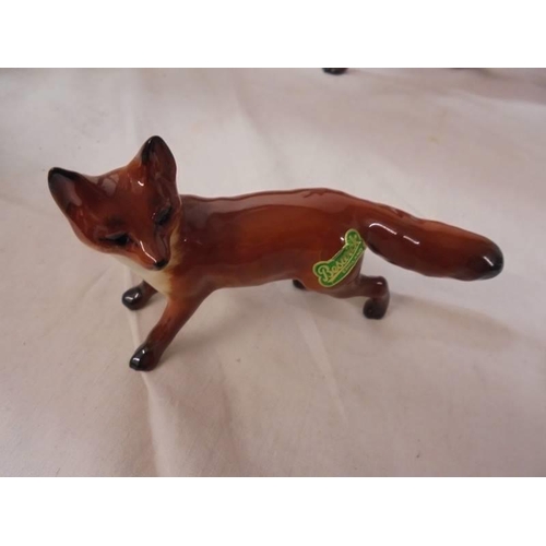 1206 - Four Beswick foxes.